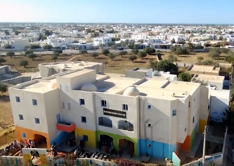 Vue aérienne de l'école Jean-Jacques Rousseau à Djerba